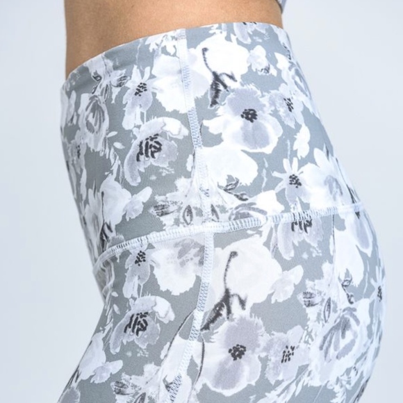 HIGH WAIST FLORAL CAPRI LEGGING (PETITES) - Picture 6 of 6